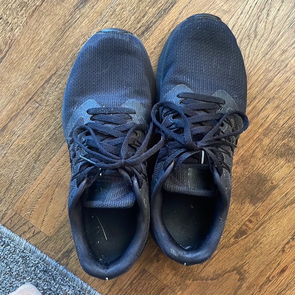 Last chance before landfill. Ladies black Nike’s 7.5